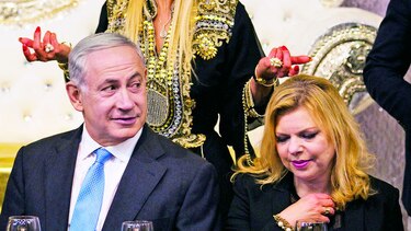 Recomiendan acusar a esposa de Netanyahu