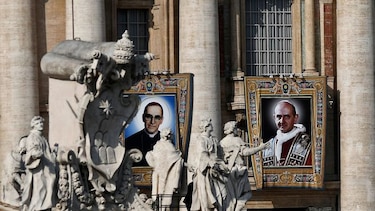 Papa proclama santos al obispo salvadoreño Óscar Romero y a Pablo VI