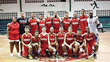 Padres de familia: el sexto jugador de la selección panameña sub–14 de básquet