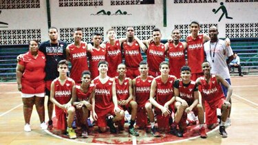 Padres de familia: el sexto jugador de la selección panameña sub–14 de básquet