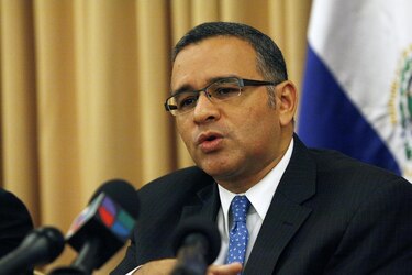 Corte ordena seguir proceso al expresidente salvadoreño Mauricio Funes en su ausencia
