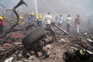 Hallan la grabadora de voces de la cabina del avión de Air India siniestrado en la India