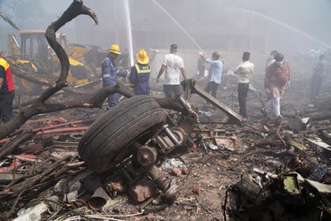Hallan la grabadora de voces de la cabina del avión de Air India siniestrado en la India