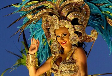 Primer desfile de Nohelys González
