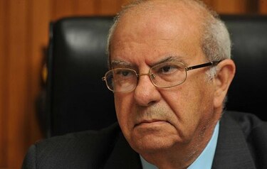 Otra denuncia al exrector