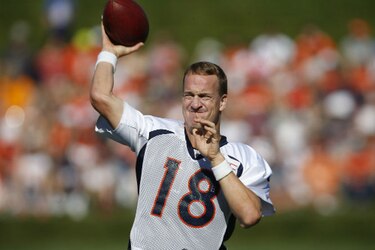 Broncos ponen en práctica otra estrategia con Peyton Manning