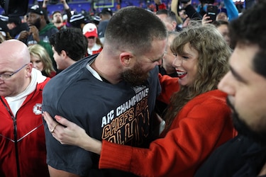 De Taylor a Travis: un beso con sello de Super Bowl