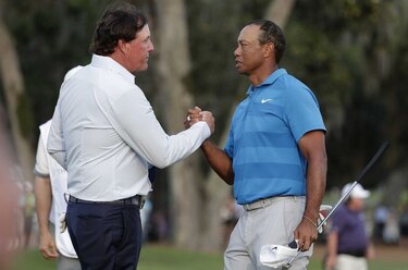 Confirman duelo entre los veteranos Woods y Mickelson