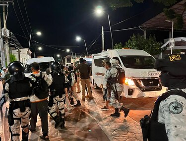 Autoridades detienen más de 300 migrantes al disolver dos caravanas en México