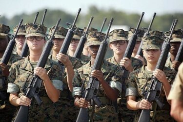 Pentágono investiga denuncias de que mujeres marines fueron fotografiadas desnudas