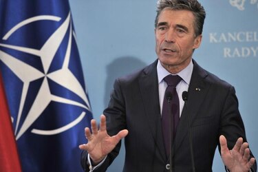 Jefe de OTAN garantiza seguridad de Polonia