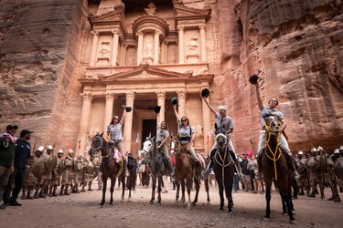Jinetes de todo el mundo recorren a caballo los tesoros de Jordania