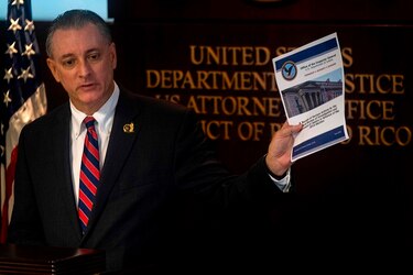 Inculpan a legisladora de Puerto Rico de robo, fraude y soborno