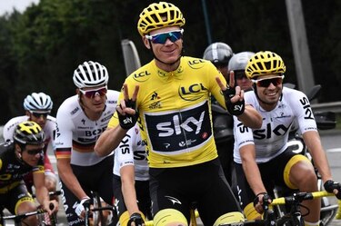 Froome y Urán se pasean triunfantes por los Campos Elíseos