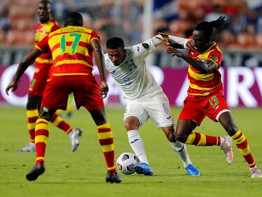 Honduras encabeza el grupo D de la Copa Oro, al golear 4-0 a Granada