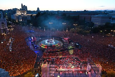 Las calles de Madrid se tiñen de rojo pasión para honrar a los campeones de Europa