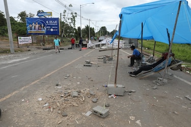 Bocas del Toro sigue bloqueado; turistas y residentes improvisan para movilizarse