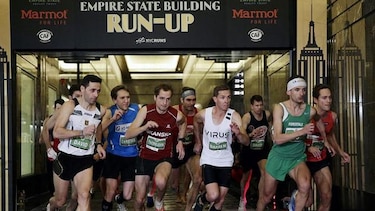 Realizan carrera vertical por las escaleras del Empire State Building