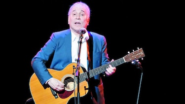 Paul Simon y Tom Morello tocan contra la pobreza