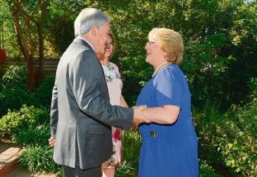 Bachelet marca límites