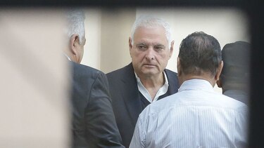 Martinelli se acerca a víctimas de los pinchazos para acuerdo