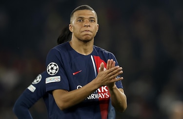 Mbappé se despide del Parque de los Príncipes con cariño de la grada e ignorado por el PSG