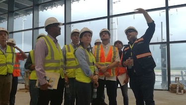 Inspeccionan nueva terminal aérea y línea 2 del Metro