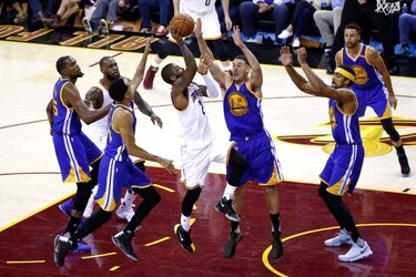 Warriors doblegan a la mejor versión de los Cavaliers