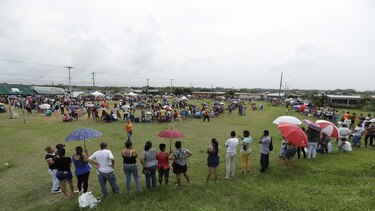 Molestias entre compradores por suspensión de feria del IMA en Plaza Ágora