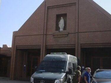 El sacerdote y los novios detenidos en una boda que quebrantó la cuarentena en Chile