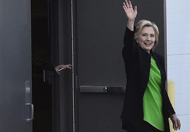 Clinton inicia campaña en café de Iowa