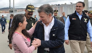 Santos pide no 'caer en trampa de los terroristas'