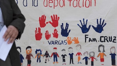 'No abras la puerta': los migrantes esquivan a los agentes de Estados Unidos