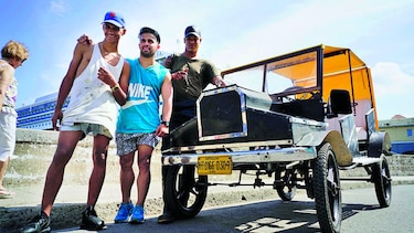 Construyen un Ford que avanza con pedales