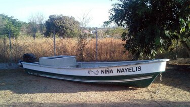 Encuentran embarcación en Azuero sin sus tres pescadores