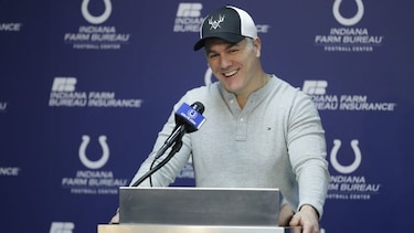 A sus 46 años, Vinatieri firma con los Colts