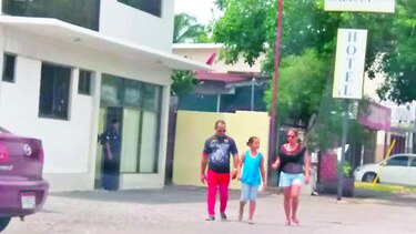 Trasladan cubanos a David