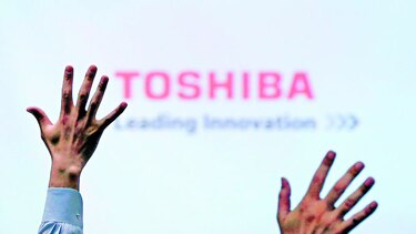 Toshiba busca reflotar con venta de acciones