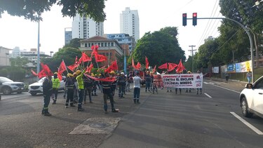 Trabajadores de la construcción cierran varias vías