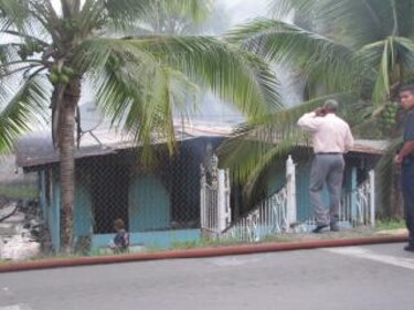Incendio destruye vivienda de ancianos en Cativá