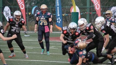 Raiders imbatibles en Varsity Contact