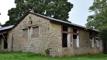 Proponen el rescate de la escuela de piedra en la Mesa de Veraguas, construida hace 84 años