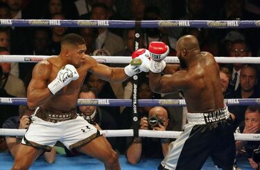 Joshua vence a Takam y retiene títulos de peso completo