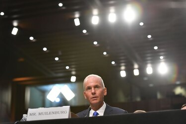 Boeing nombra nuevo director para restaurar su imagen
