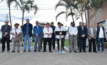 Petro dice que el cese de hostilidades contra civiles es primordial para avanzar hacia la paz