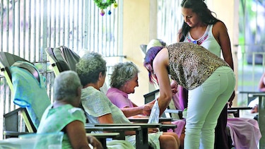 Oficializan nuevo salario mínimo para trabajadores sociales en Panamá: $1,285 mensuales