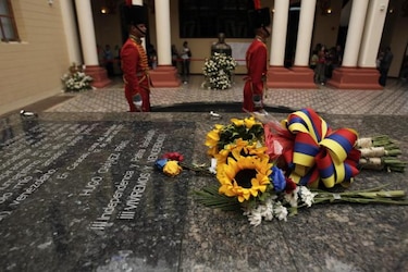 Los restos de Chávez reposan en un sepulcro sellado