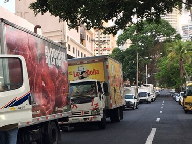 Supermercados y abarroterías podrán abastecerse durante el toque de queda