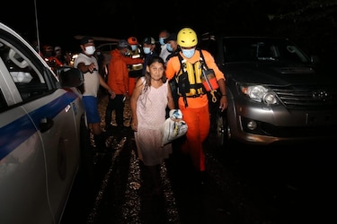 Evacúan al menos a 15 familias tras desborde de ríos en Veraguas; se mantiene alerta de bandera roja en todo el país