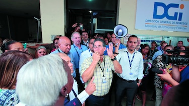 DGI y Contraloría, enfrentados por bono